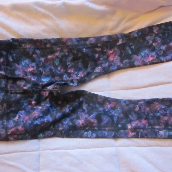 Workout Walking Running All gym capri leggings w/side pockets Cell phones fit! - Picture 3 of 4